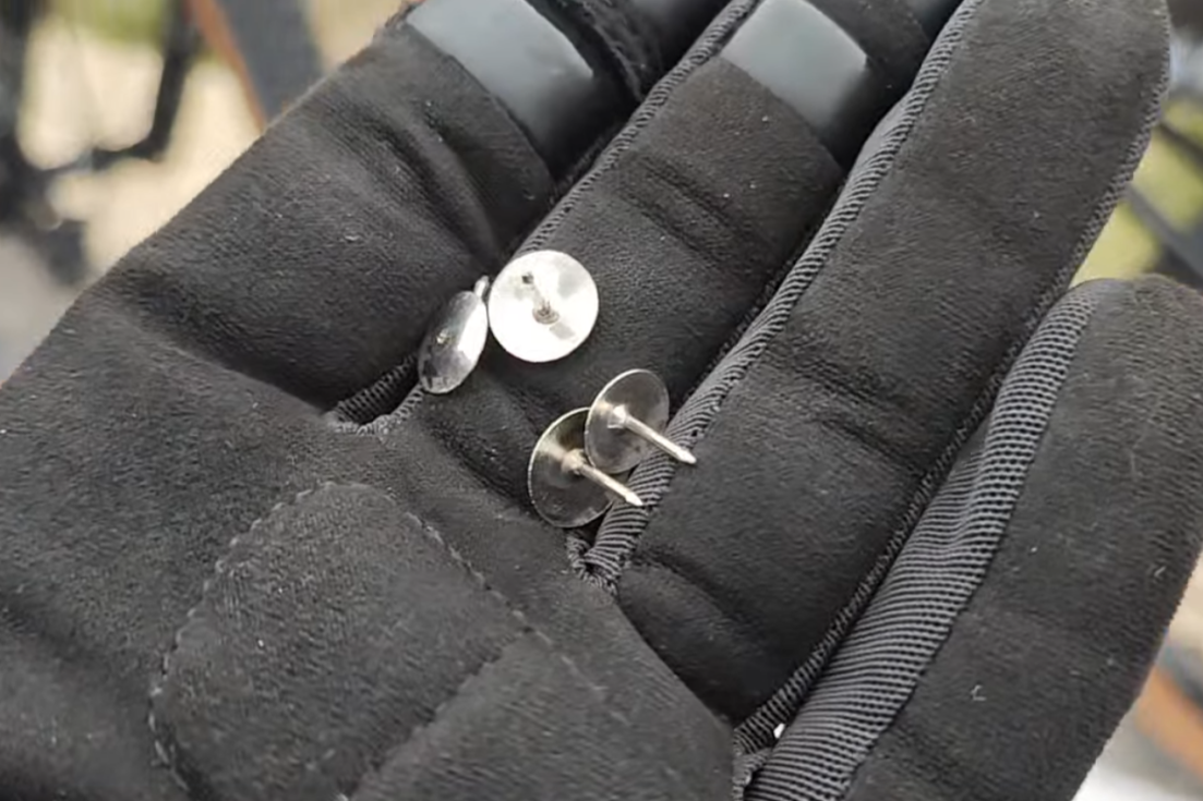 Alerta por la aparición de chinchetas “contra ciclistas” en la carretera entre Bolulla y Tàrbena