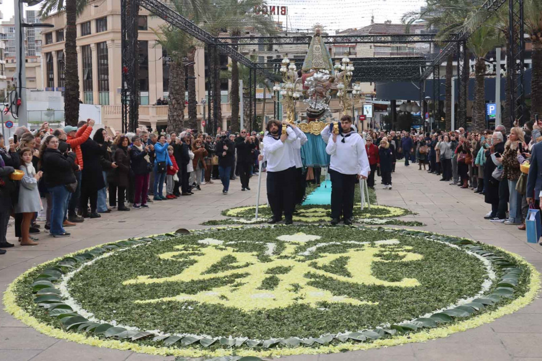 Benidorm se abraza a su patrona en el cierre multitudinario del Centenario de la Coronación de la Verge del Sofratge