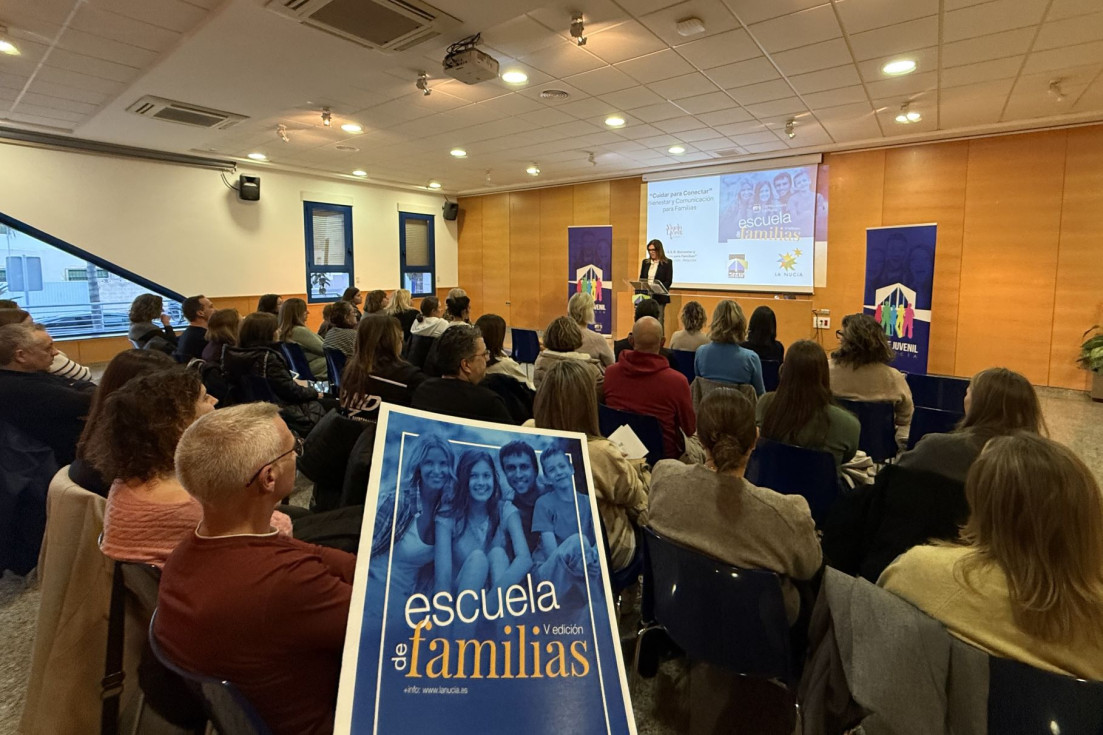 La V Escuela de Familias de La Nucía aborda la sexualidad adolescente con la psicóloga y sexóloga Lara Avargues