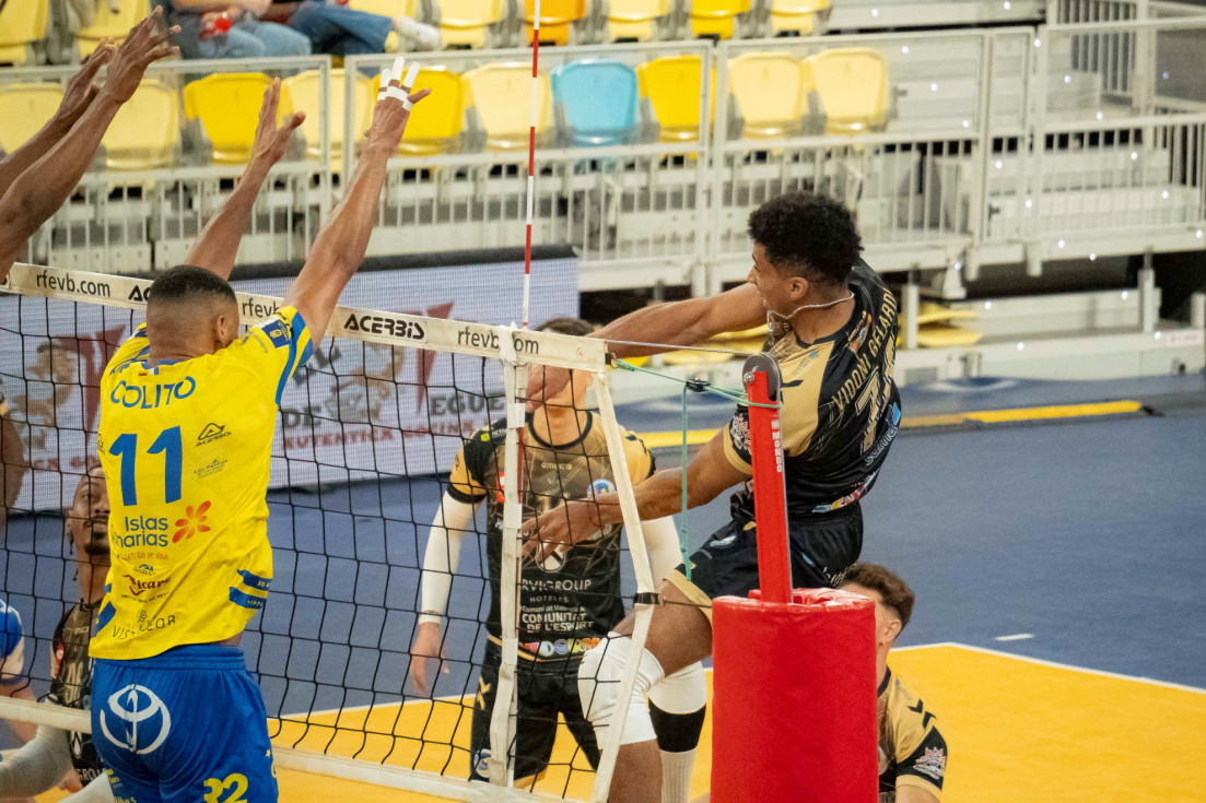 El Servigroup Benidorm compite de tú a tú ante el líder CV Guaguas pese a caer por 3-0 en el Gran Canaria Arena