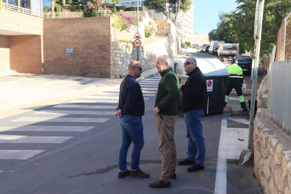 Benidorm estudia con los vecinos de La Cala la reubicación de contenedores en las calles Avilés y Asturias