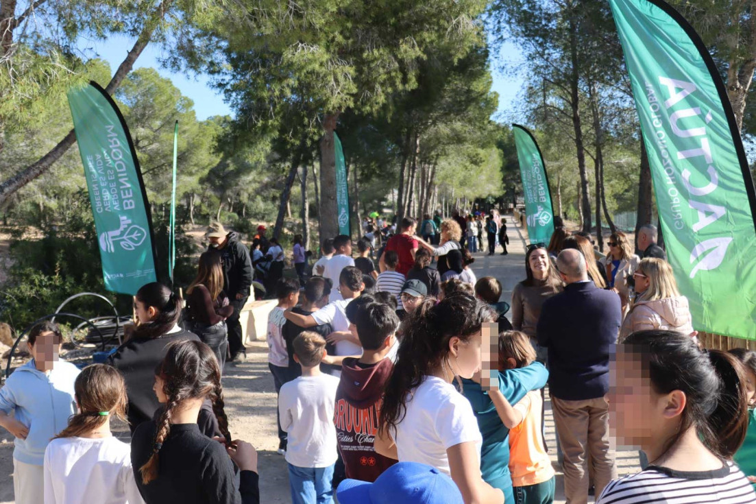 escolares Benidorm plantación Día del Árbol El Moralet