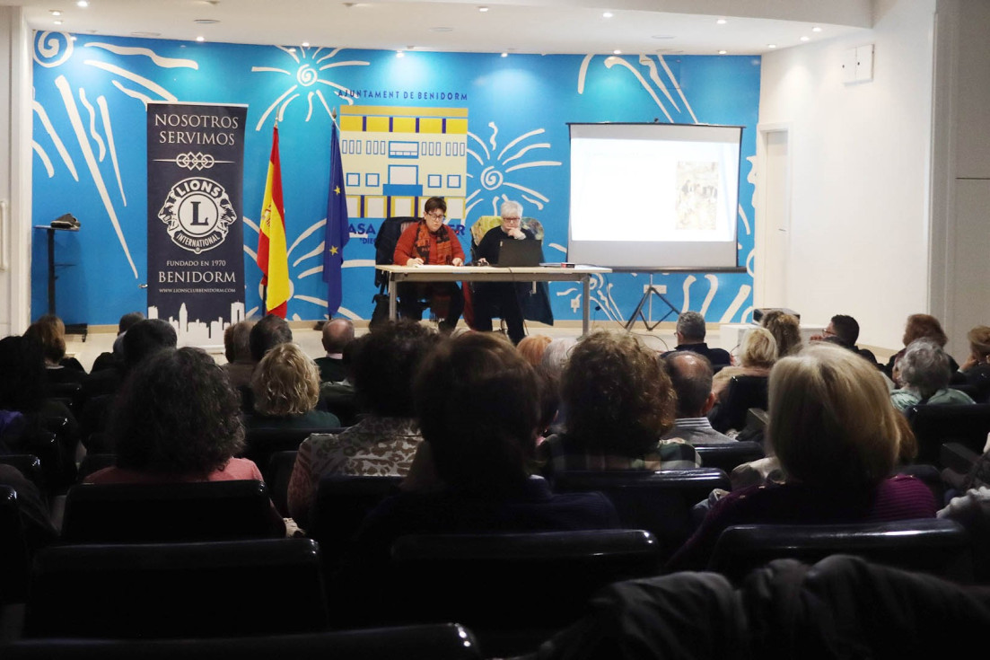 Benidorm 8M 2026 conferencia  papel mujer siglo XX