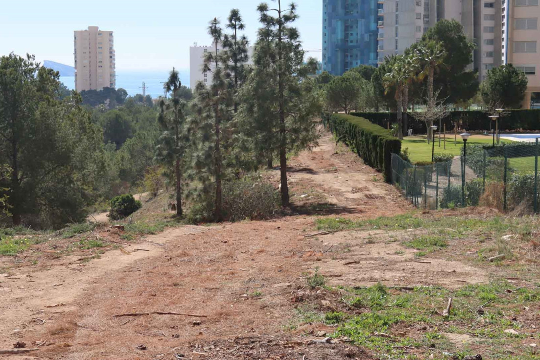 parque El Moralet Benidorm nuevo sendero calle Presidente Adolfo Suárez