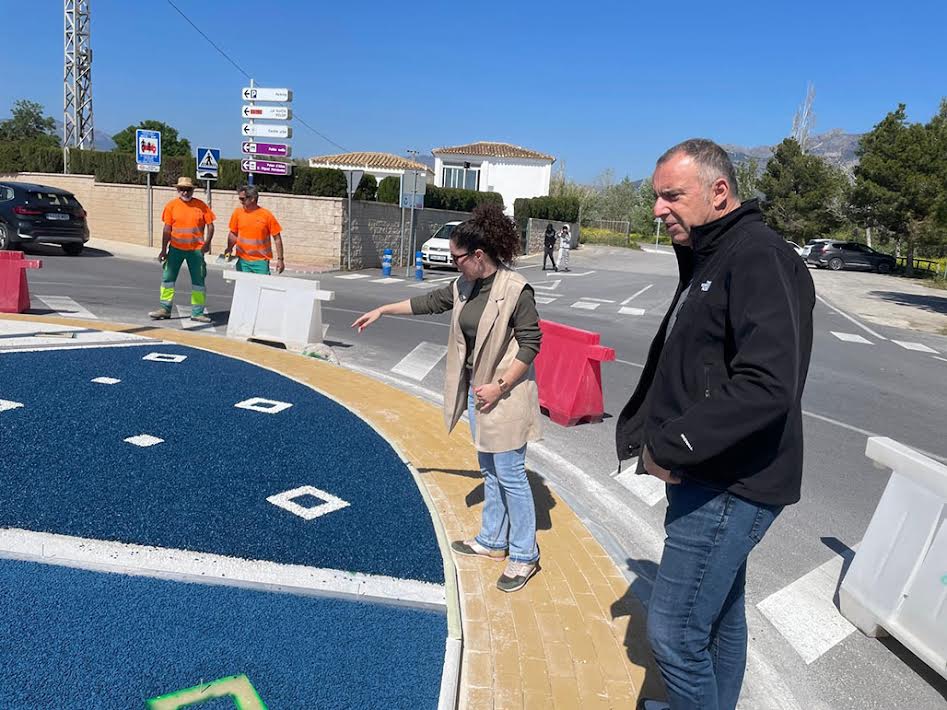 Altea ejecuta una nueva rotonda en el entorno del río Algar para mejorar el tráfico de acceso al centro urbano