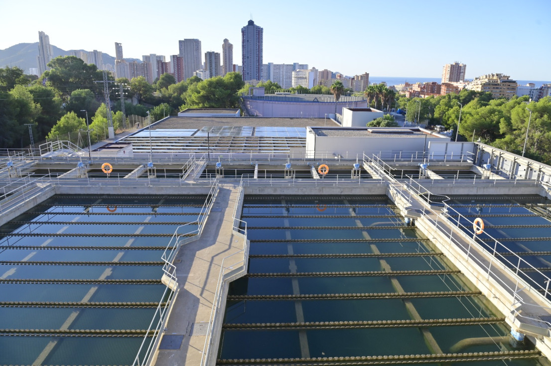 Benidorm supera los 21 millones de inversión en su red de agua y alcanza una eficiencia hídrica del 95%