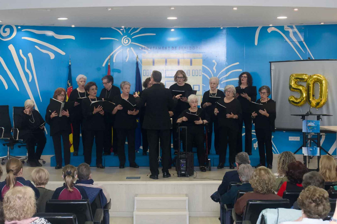 La Asociación de Amas de Casa de Benidorm celebra un recital de música y poesía por el Día de la Mujer y su 50 aniversario