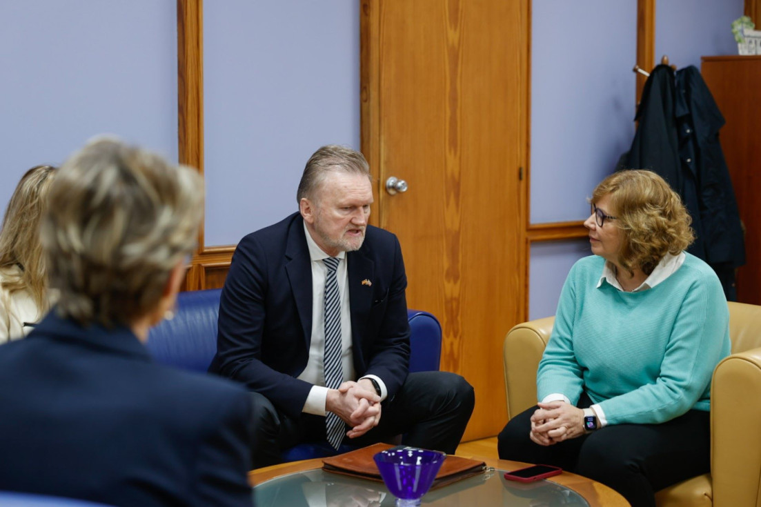 El embajador de Noruega en España visita l’Alfàs del Pi para reforzar los lazos con la comunidad noruega residente