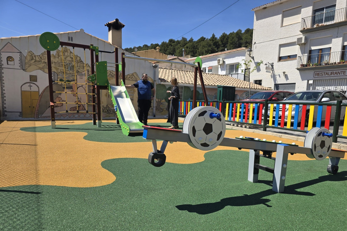 Confrides y l’Abdet estrenan nuevos parques infantiles tras una inversión de cerca de 60.000 euros