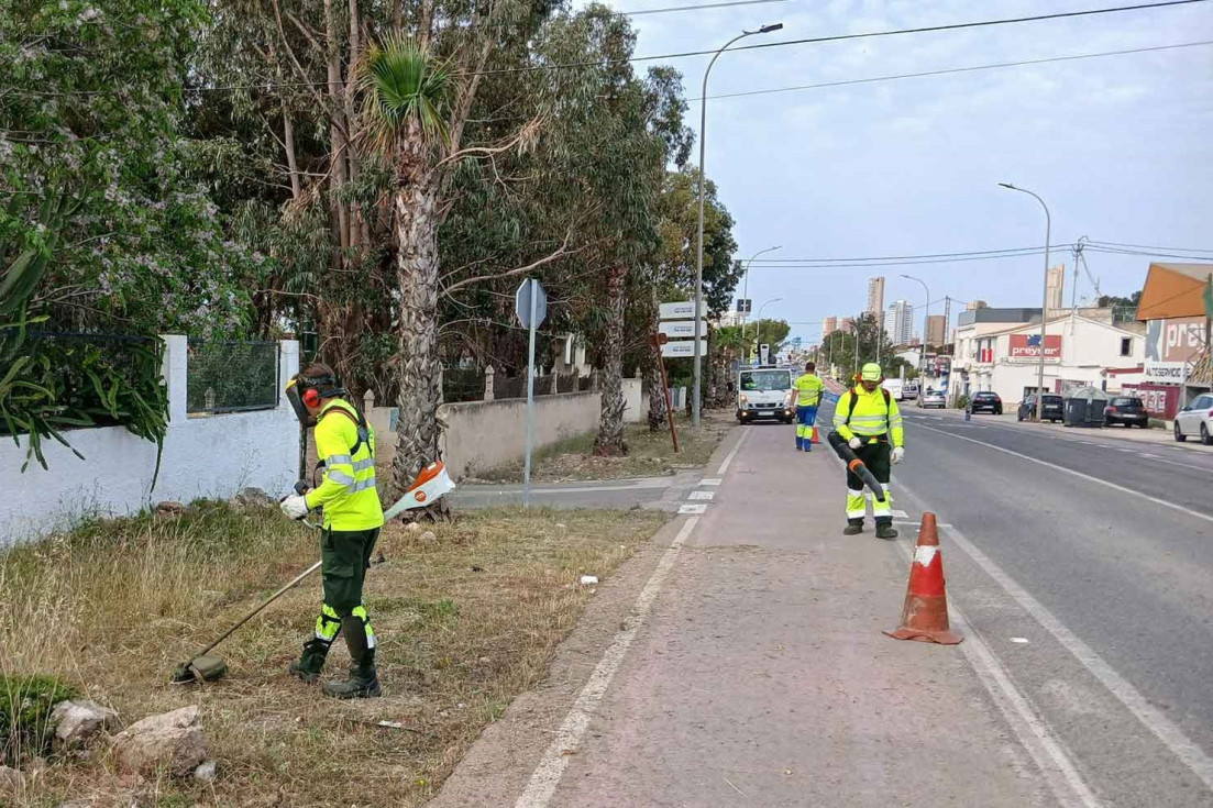 Benidorm mejora la seguridad y la imagen de la avenida Comunidad Valenciana con trabajos de acondicionamiento