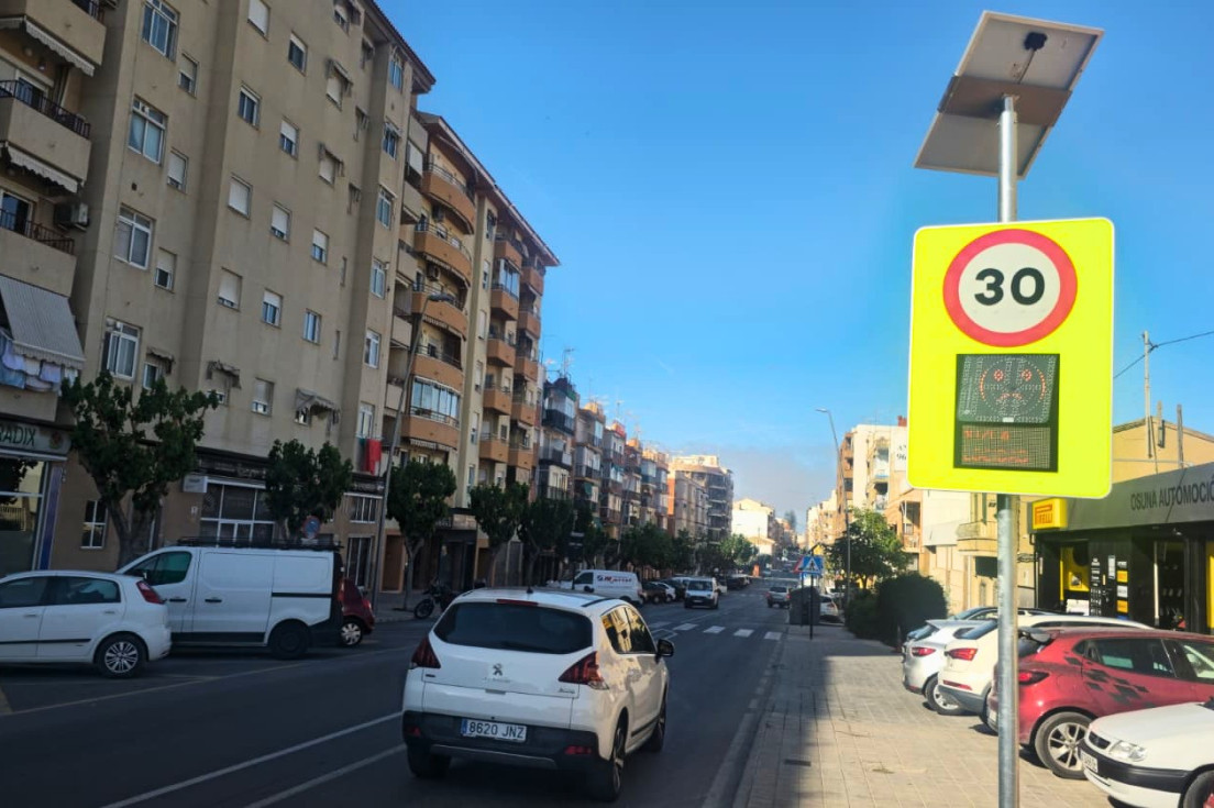 Villajoyosa instala radares pedagógicos y pasos inteligentes para reforzar la seguridad vial