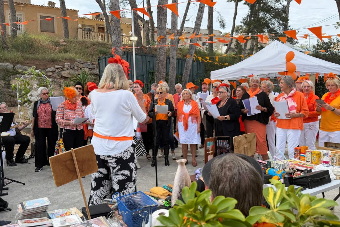 La comunidad neerlandesa celebra el Koningsdag en l’Alfàs del Pi con color, tradición y convivencia