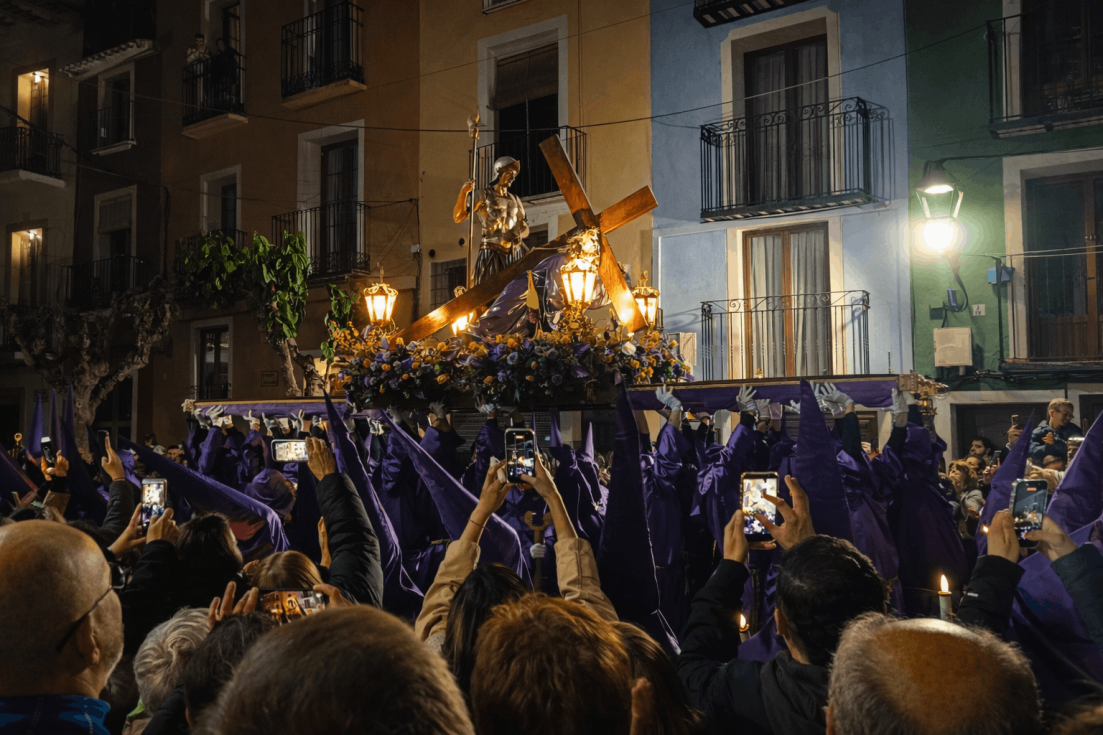 Villajoyosa revive su procesión más antigua con el traslado de Jesús Nazareno en Martes Santo