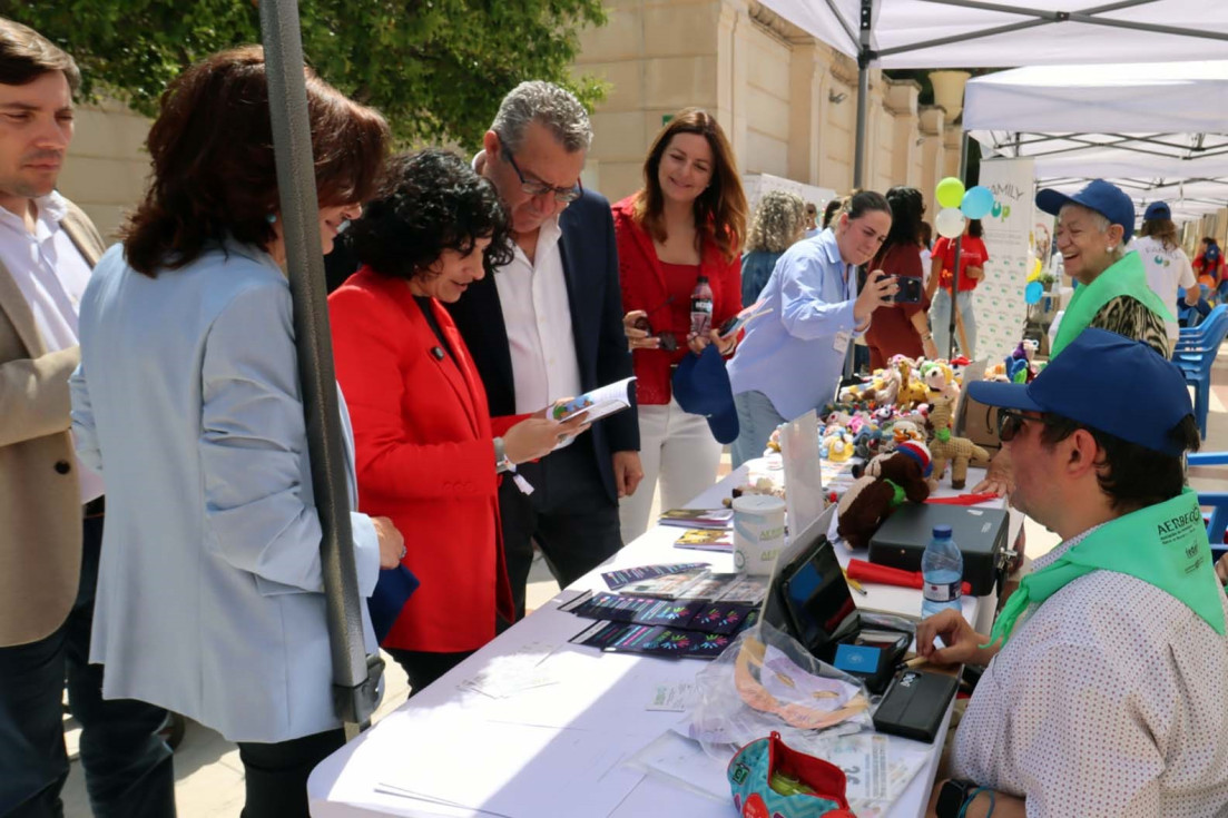 Benidorm reúne a familias y asociaciones de toda la Comunitat en la Feria de las Familias celebrada en l’Aigüera