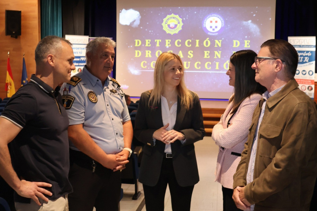 Finestrat forma a policías de toda la provincia en la detección de drogas al volante con el ‘drogotest’