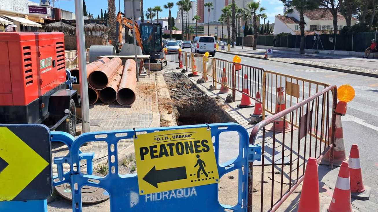 Benidorm repara un colector de aguas residuales en la avenida Severo Ochoa tras detectarse un hundimiento