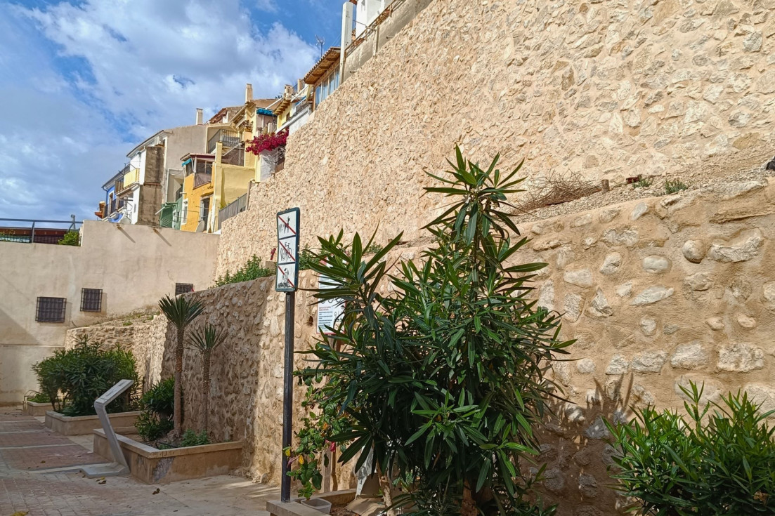 Villajoyosa rehabilitación muro calle Pal