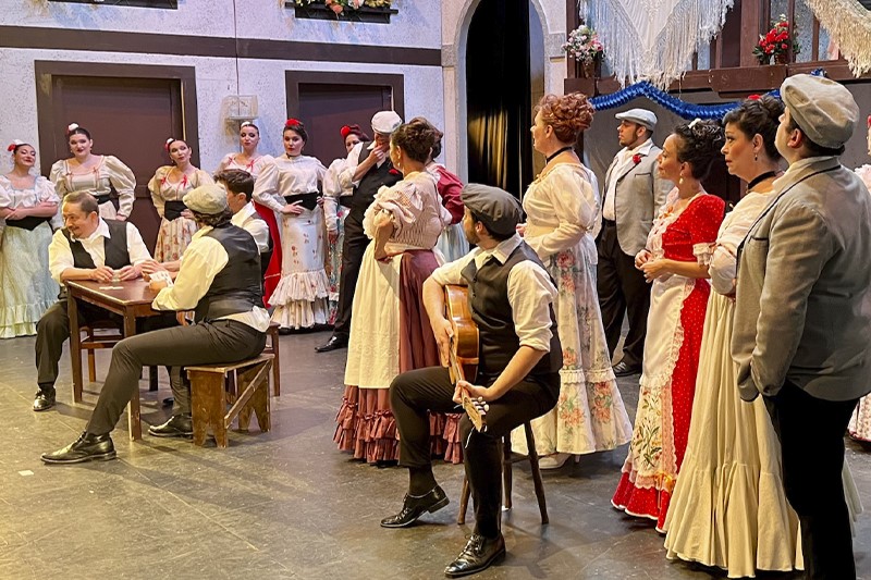 La zarzuela “La Revoltosa” llega este sábado a l’Auditori de La Nucía con más de 50 intérpretes en escena
