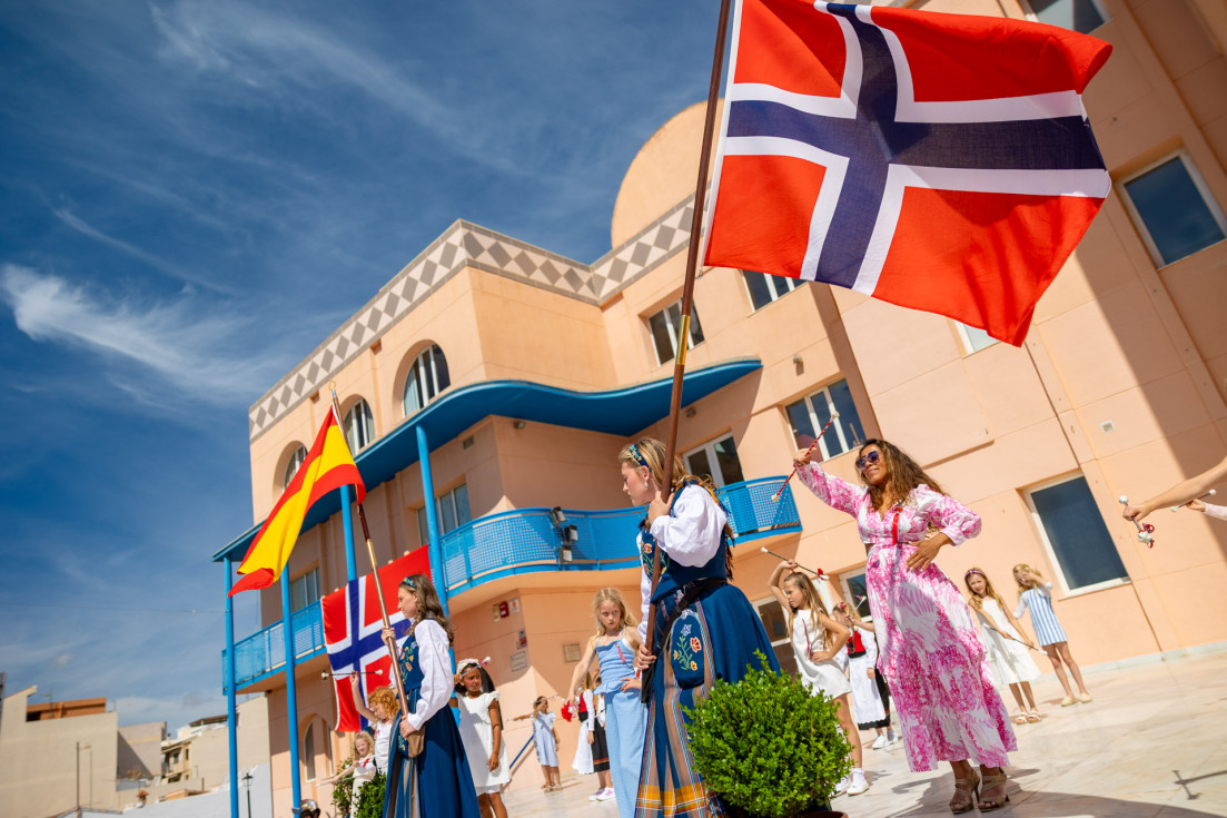 banderas casa cultura Día Nacional Noruega L’Alfàs