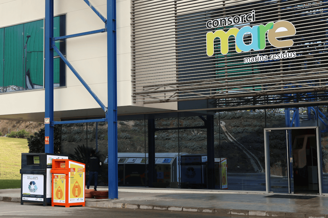 El Consorci Mare recoge más de 27.700 kilos de ropa usada y cerca de 5.000 litros de aceite en solo cuatro meses