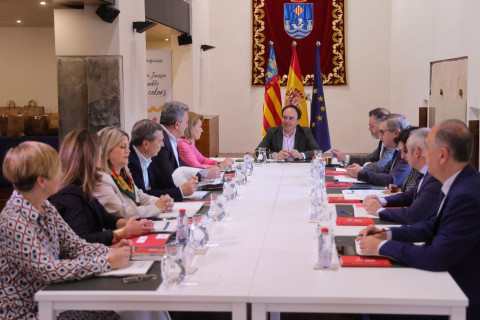 La Marina Baixa centra la agenda del Consell con proyectos en educaci&oacute;n, vivienda y servicios sociales