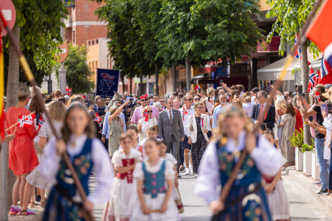 L&rsquo;Alf&agrave;s vuelve a convertirse en la &lsquo;peque&ntilde;a Noruega&rsquo; con la multitudinaria celebraci&oacute;n del 17 de mayo