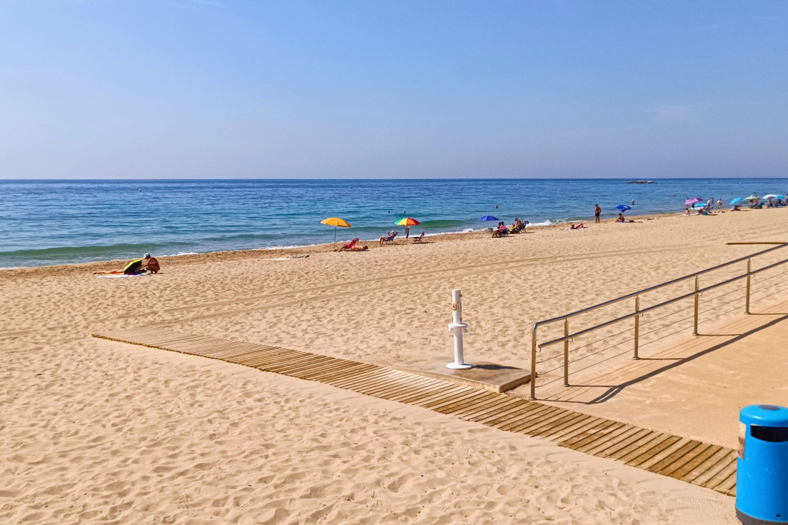 Playa centro villajoyosa verano