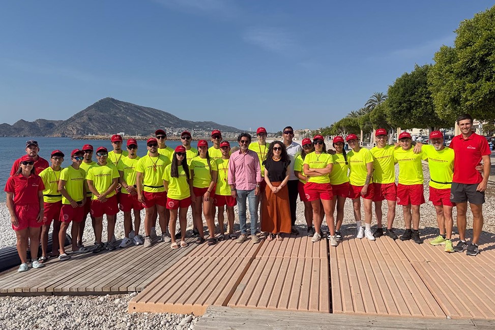 Altea activa el servicio de socorrismo y salvamento en sus playas hasta finales de septiembre