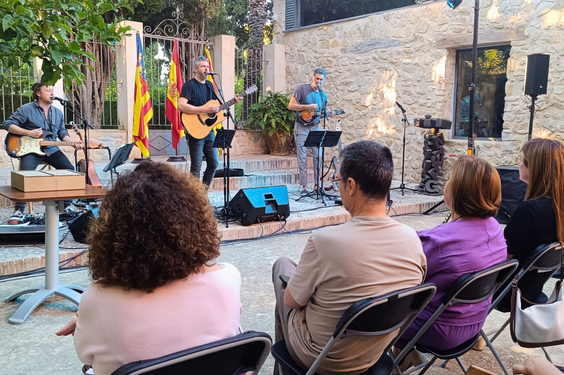 actuación Villajoyosa Premi Narrativa Valencià Felipe Ramis