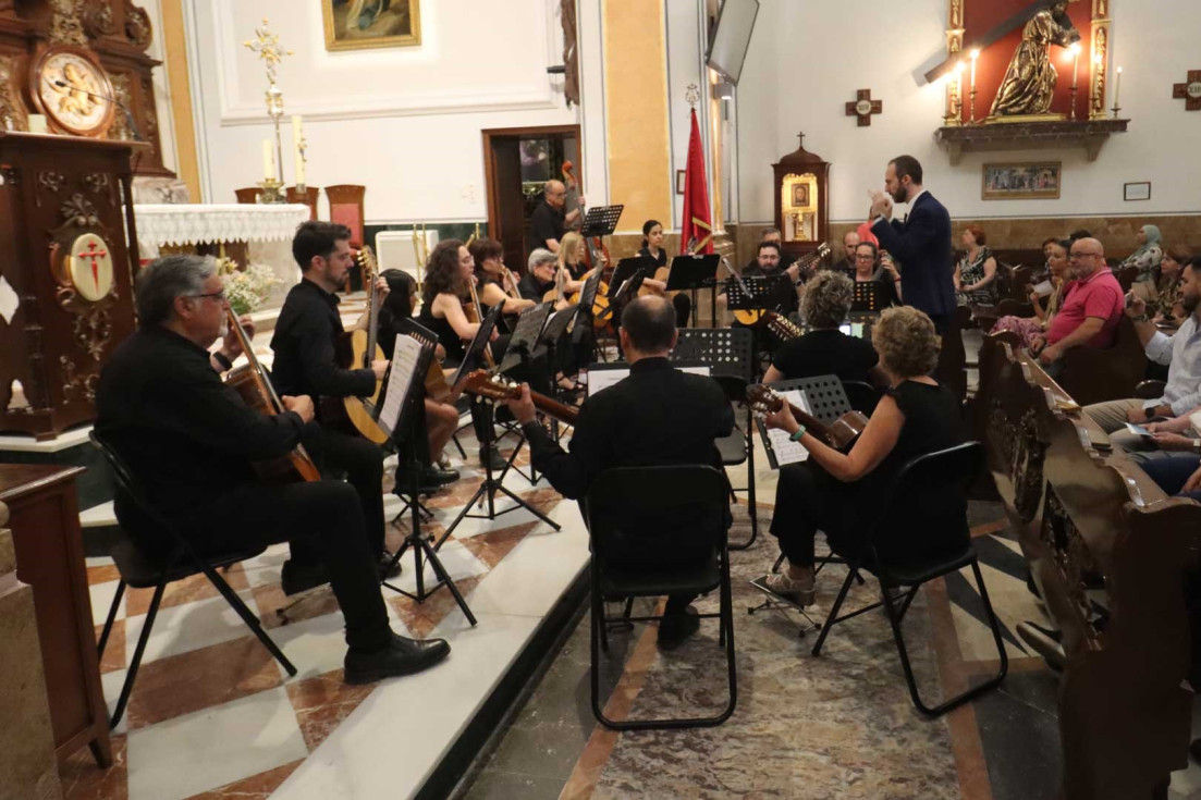 Unión Musical Benidorm nuevo estandarte presentación Orquesta Pulso y Púa centenario parroquia san jaime