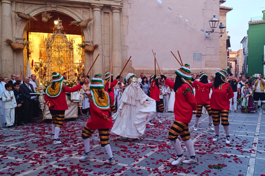 Villajoyosa celebra el Corpus Christi con la tradicional procesión por las calles del centro urbano