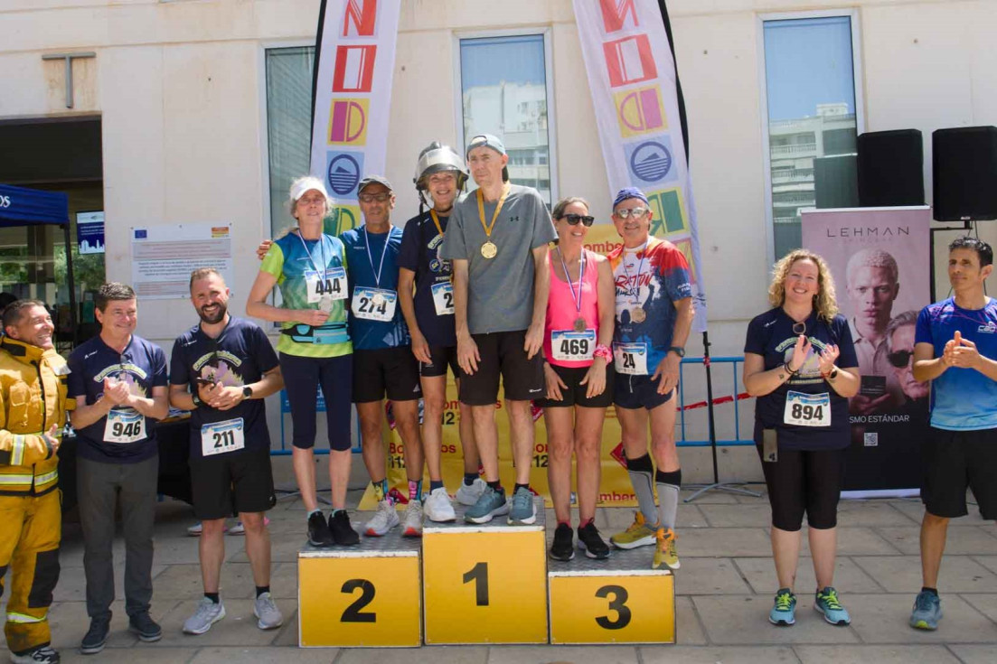 podio II Carrera Solidaria ELA bomberos Benidorm