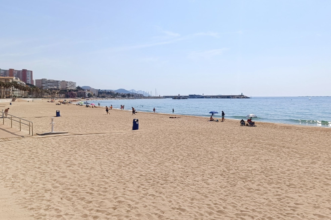 Villajoyosa activa su dispositivo de verano con socorrismo, playa accesible y refuerzo de limpieza