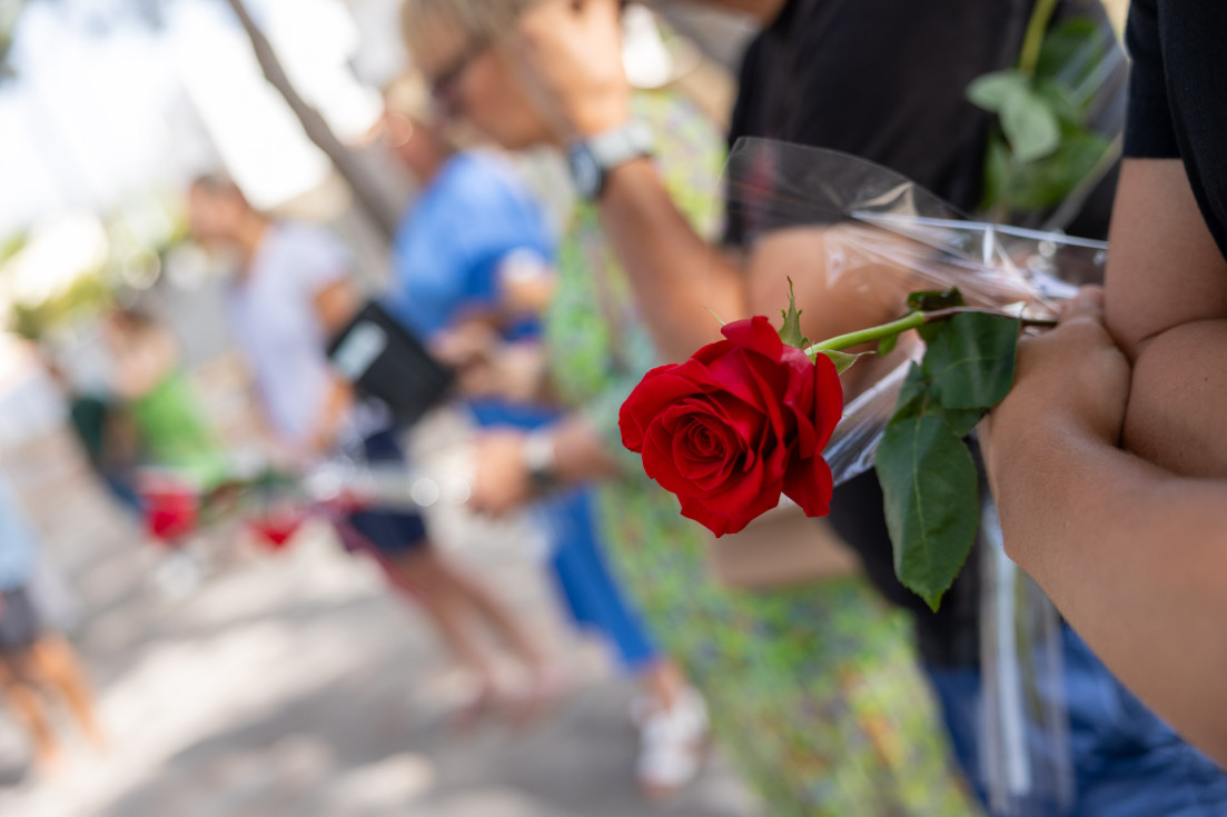 rosa homenaje víctimas Utøya l'alfàs