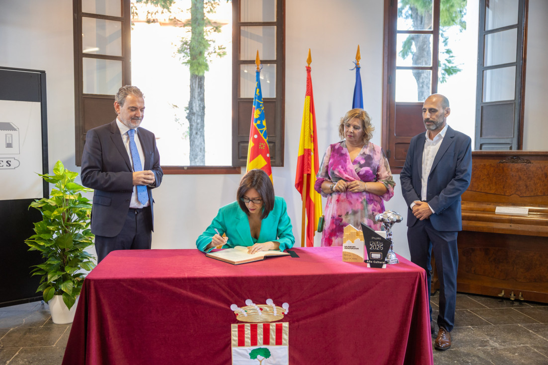 firma libro honor l'alfàs ministra diana morant