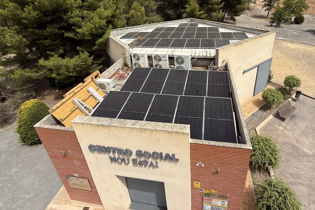 La Nucía instala 56 placas solares en dos edificios municipales para ahorrar más de 6.200 euros al año