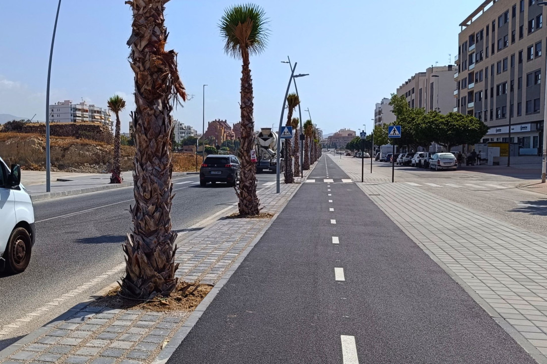 Villajoyosa finaliza la remodelación de la calle Cervantes con un nuevo itinerario peatonal y carril bici