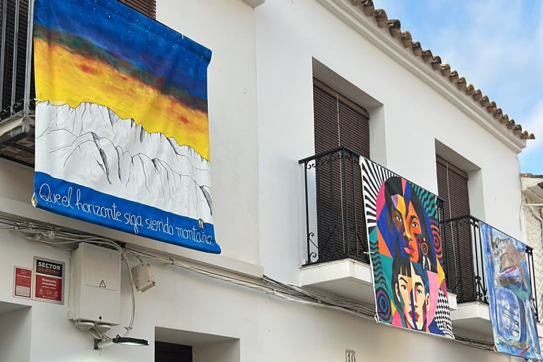Balconades vuelve a llenar de arte y color el casco antiguo de Altea