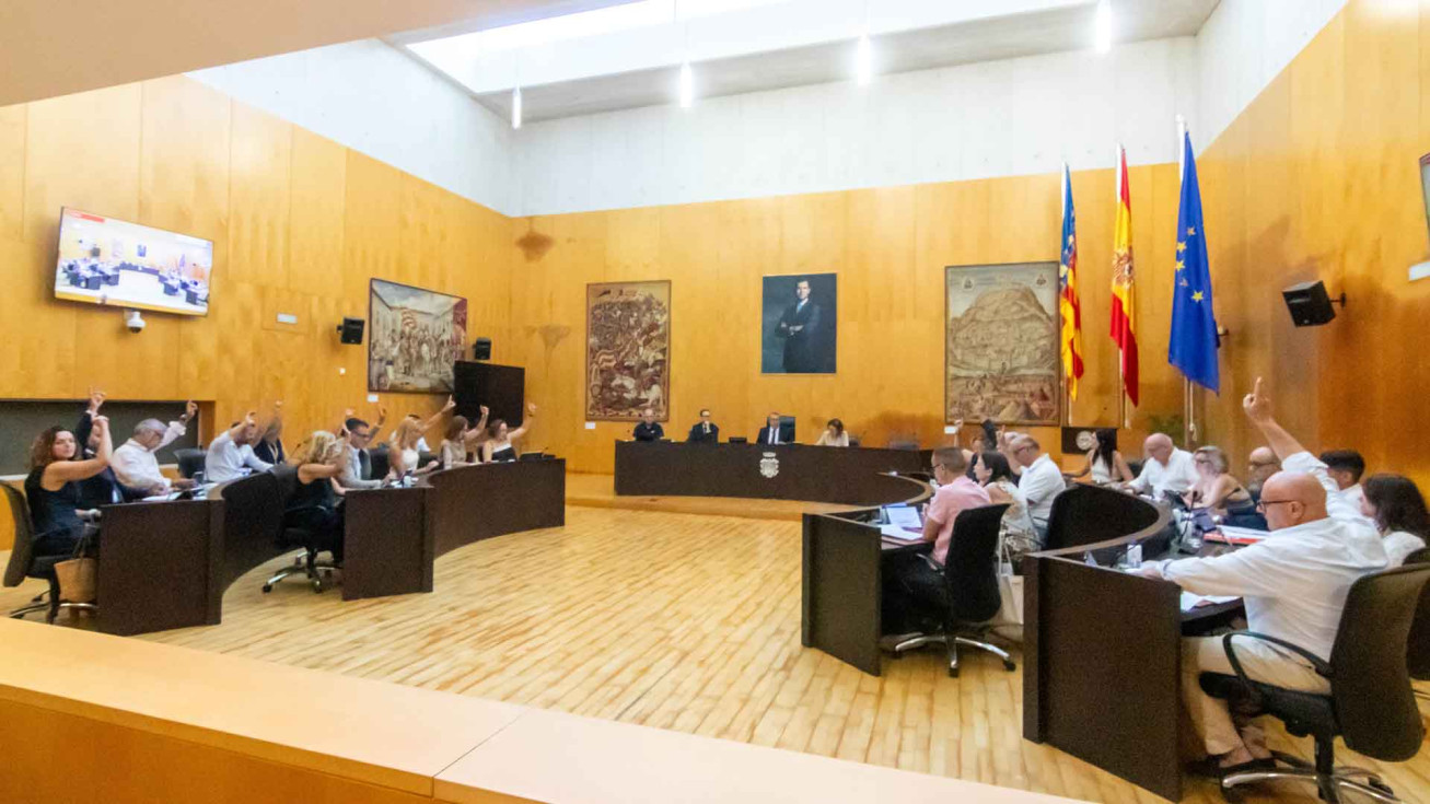 pleno Benidorm julio 2026 votación concesión diez años albergue juvenil zona acampada Séquia Mare