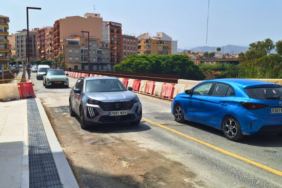 Villajoyosa abre al tráfico los dos carriles del puente del río Amadorio