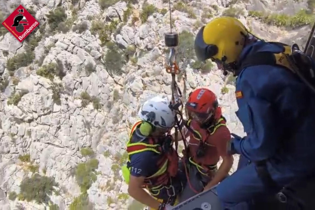 Rescatan en helicóptero a una mujer herida en las Fonts de l’Algar