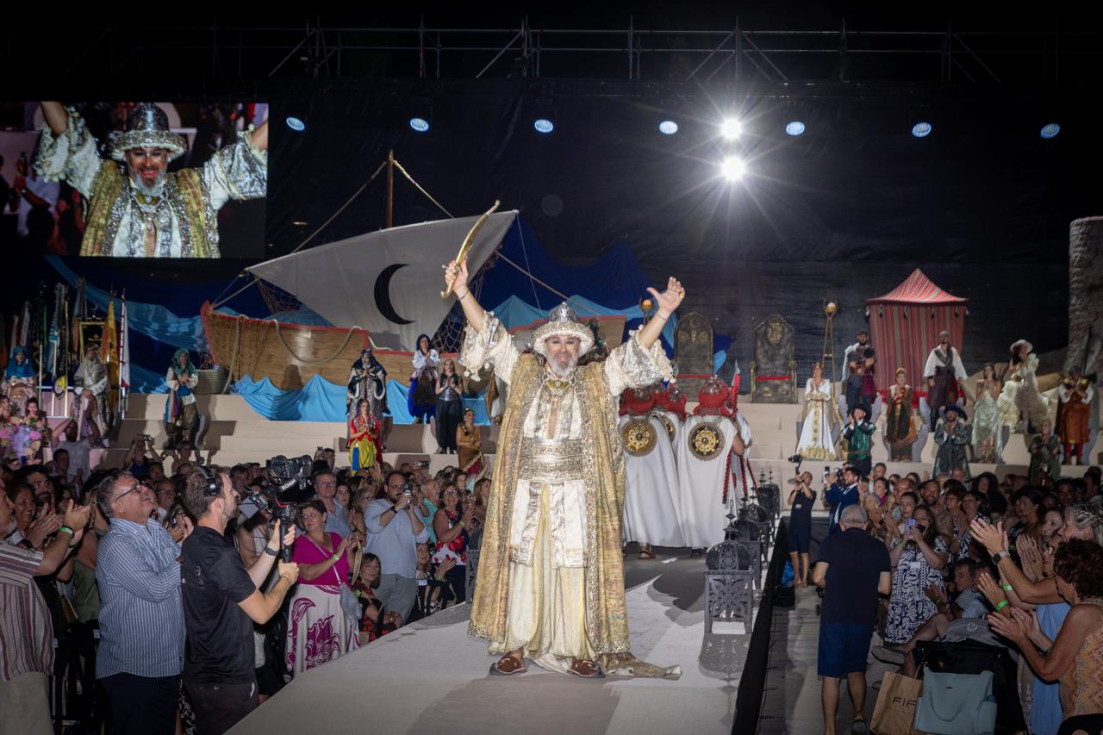 rey moro juan lloret Presentación cargos moros y cristianos villajoyosa 2026