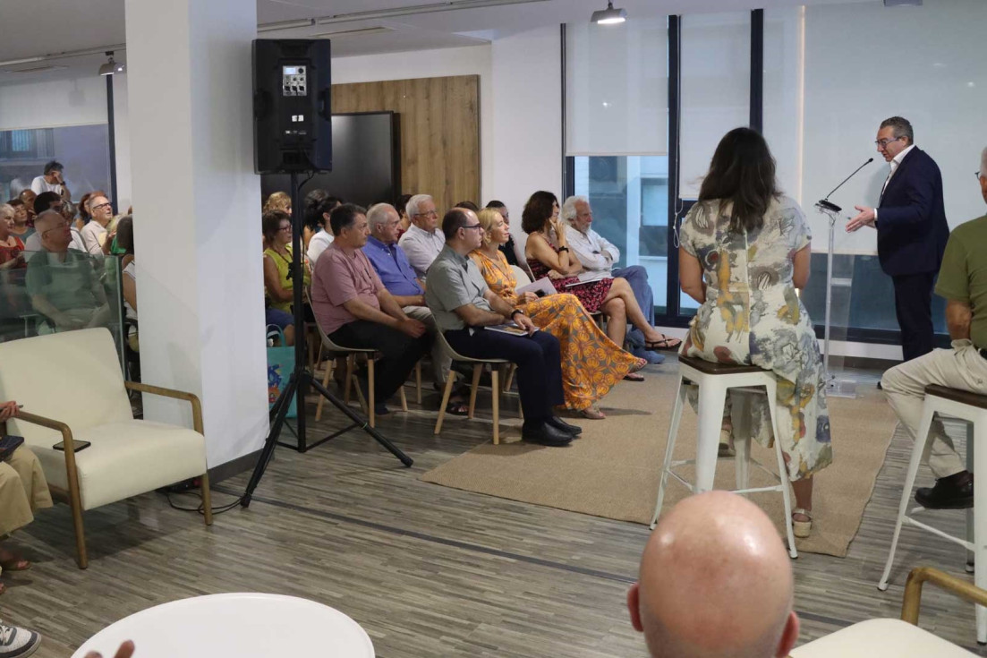 presentación toni pérez libro La Serra Gelada Un paisatge milenari