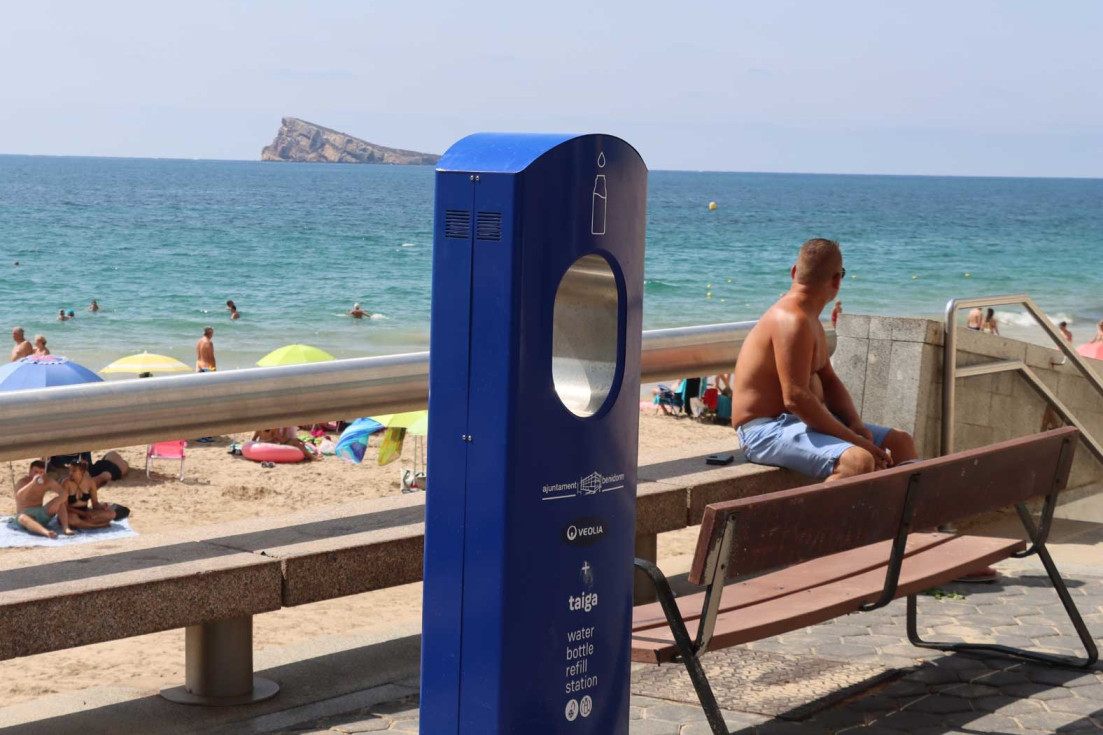Benidorm amplía su red de fuentes de agua potable refrigerada en espacios públicos