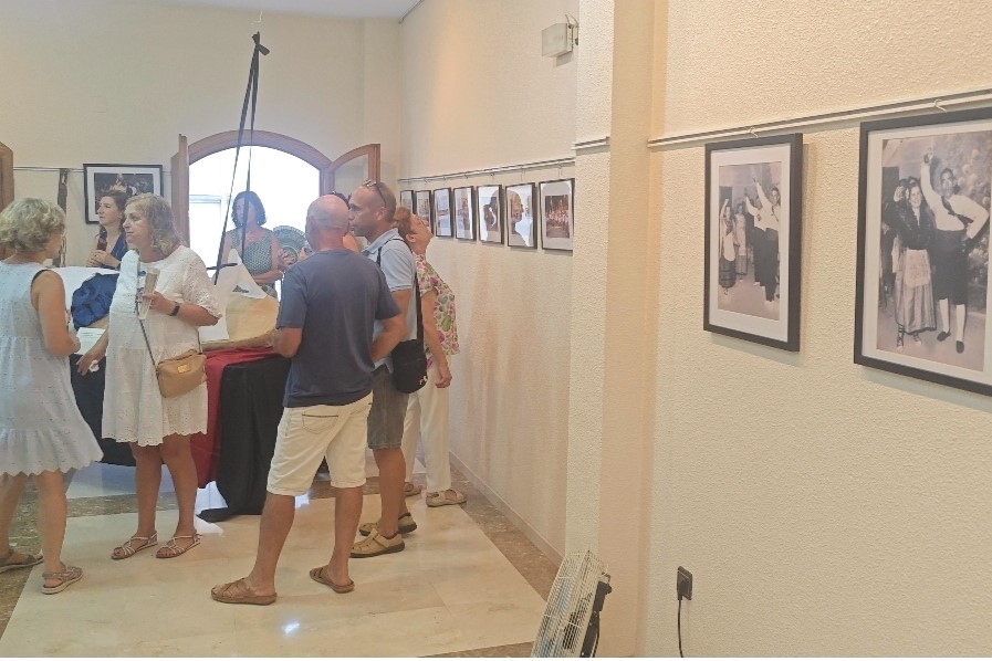 exposición fotográfica artística Danzas de Sant Jaume Callosa d’en Sarrià