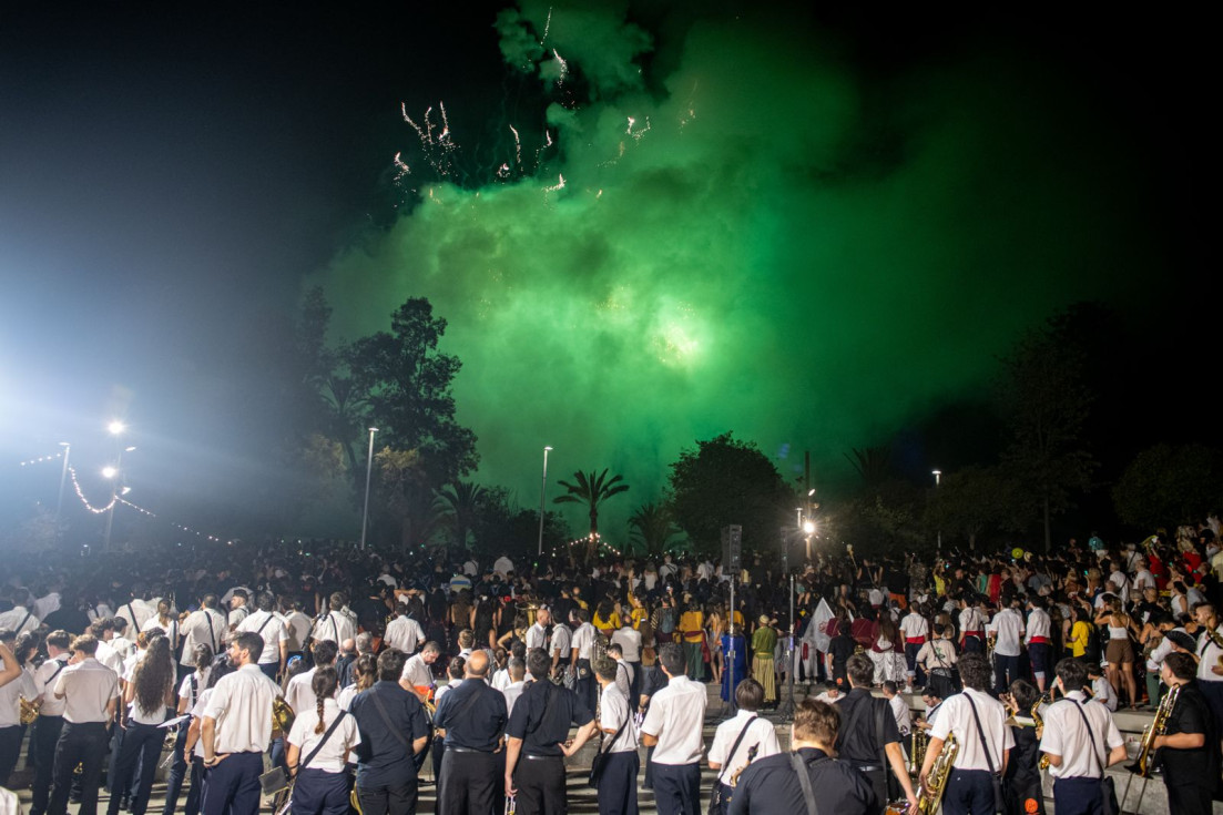 Entrada de Bandas Moros y Cristianos Villajoyosa 2026 mascletà nocturna