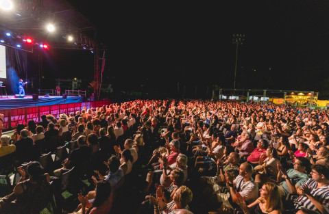 Miguel Lago inaugura con lleno casi absoluto el ciclo de mon&oacute;logos &lsquo;Lo Nunca Visto&rsquo; de SkyFest Benidorm