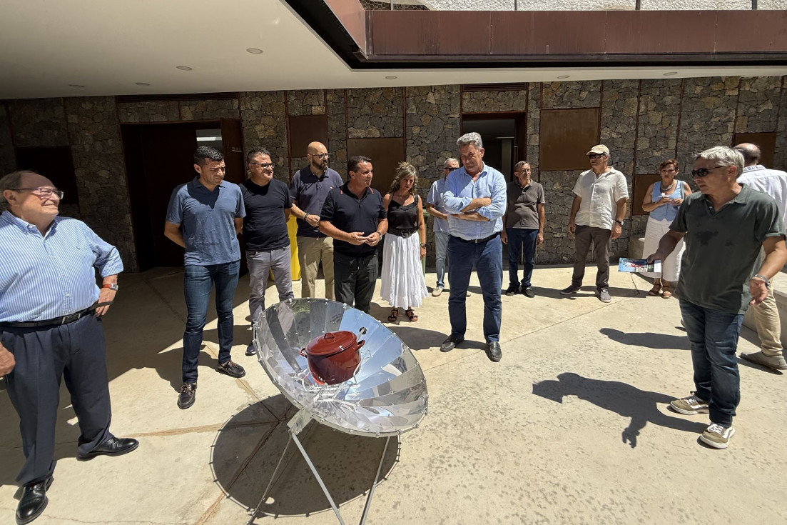 Visita conseller Martínez Mus La Nucía CEM El Captivador