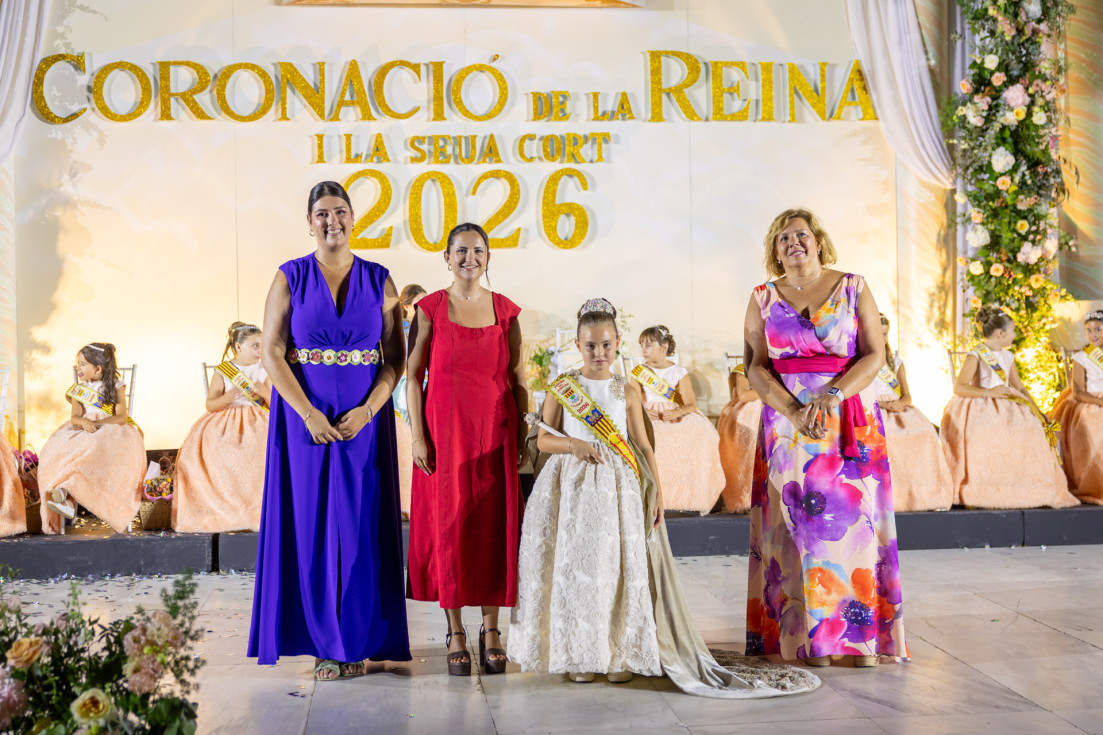 Sofía Giménez Such es coronada como Reina Infantil de las Fiestas 2026 de l’Alfàs del Pi
