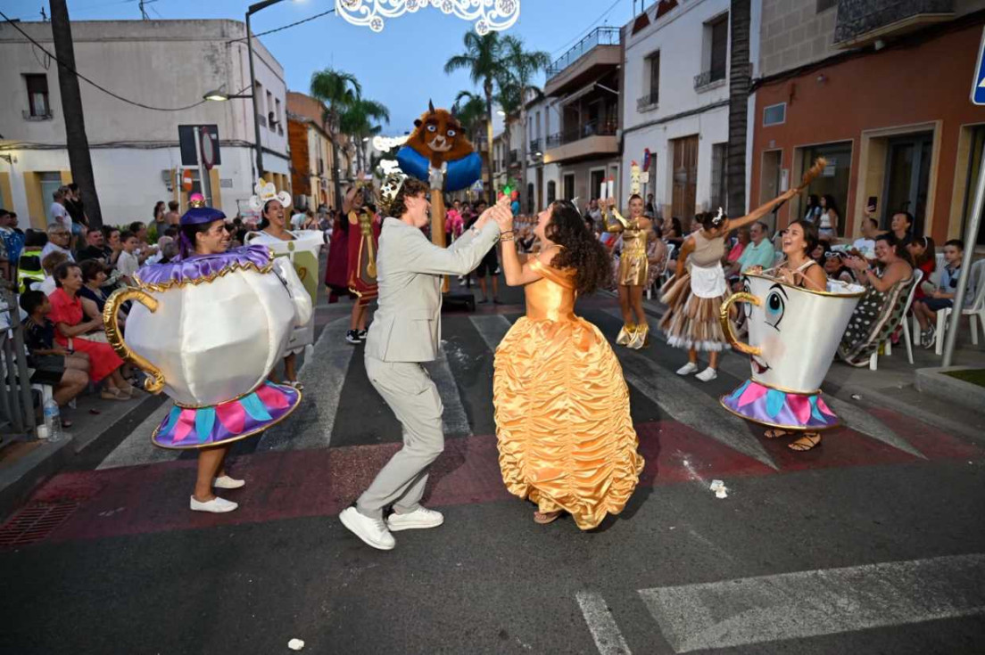 cabalgata disfraces festes agost la nucia 2026 bella y bestia